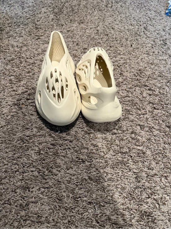 Yeezy Foam Runners in Off-White/Cream main image 7